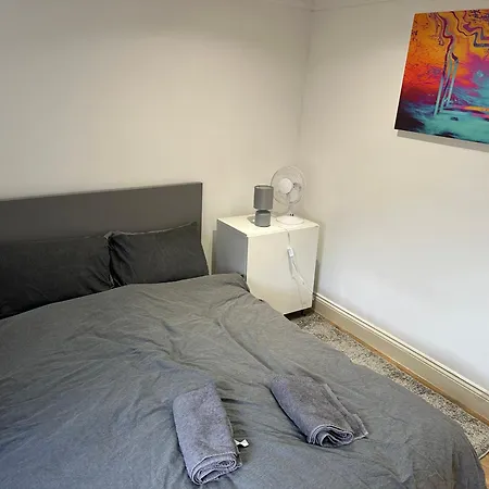 1 Bedroom S8 London