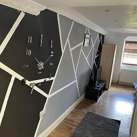 1 Bedroom S8 *
