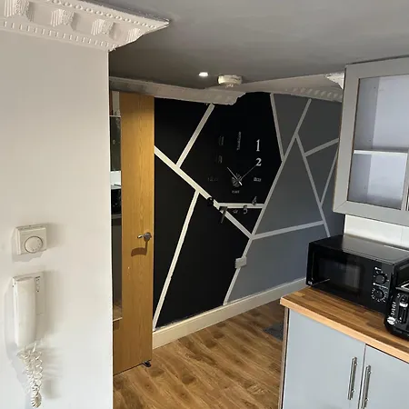 1 Bedroom S8 London