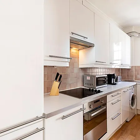 Modern 2 Bedroom Flat Near Queensway Apartment