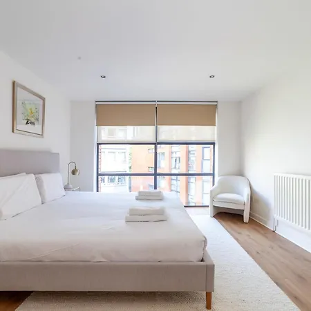 Apartment A Stylish Newly Refurbished Flat With Access