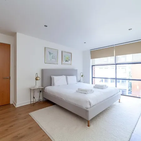 A Stylish Newly Refurbished Flat With Access Apartment *