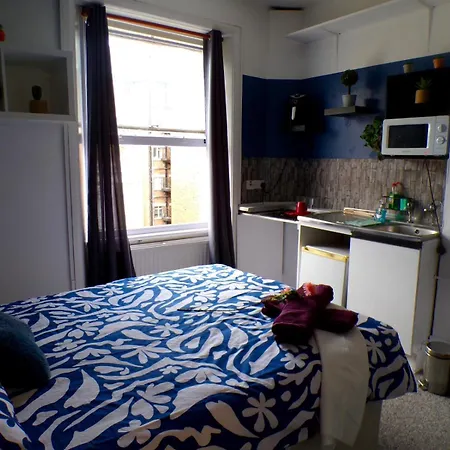 West Kensington - Blue Apartment London