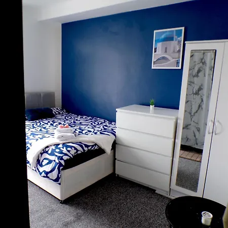 West Kensington - Blue Apartment London