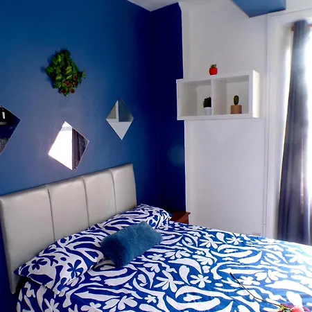 West Kensington - Blue Apartment