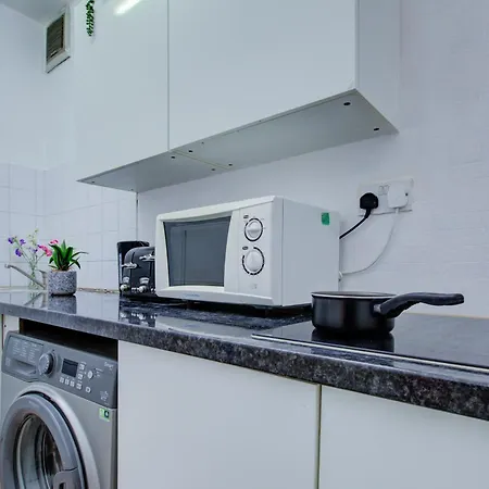 2 Bedroom And Living Edgware Road, Central