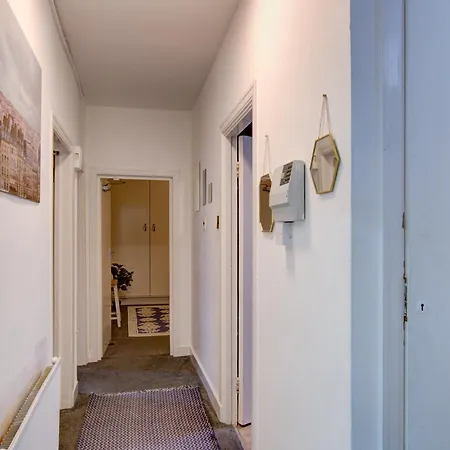 2 Bedroom And Living Edgware Road, Central Apartment *