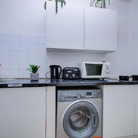 Apartment 2 Bedroom And Living Edgware Road, Central *