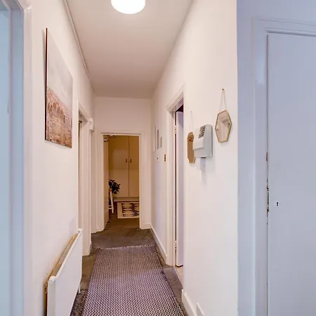 2 Bedroom And Living Edgware Road, Central London