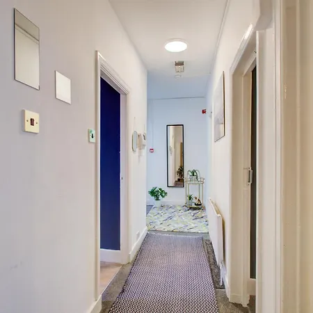 2 Bedroom And Living Edgware Road, Central Apartment *