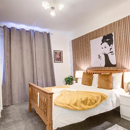 2 Bedroom And Living Edgware Road, Central Apartment *