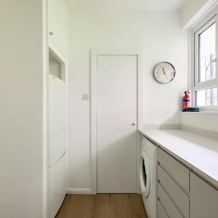 Penthousestays Wimbledon - Chic 2 Bedroom King Bed With Balcony - 2 Mins From Wimbledon Tennis Club And Museum - Aeltc Apartment *