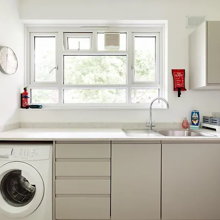 Penthousestays Wimbledon - Chic 2 Bedroom King Bed With Balcony - 2 Mins From Wimbledon Tennis Club And Museum - Aeltc