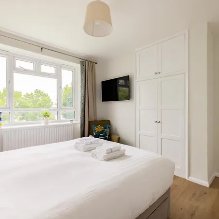 Penthousestays Wimbledon - Chic 2 Bedroom King Bed With Balcony - 2 Mins From Wimbledon Tennis Club And Museum - Aeltc *