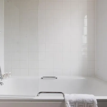Apartment Penthousestays Wimbledon - Chic 2 Bedroom King Bed With Balcony - 2 Mins From Wimbledon Tennis Club And Museum - Aeltc