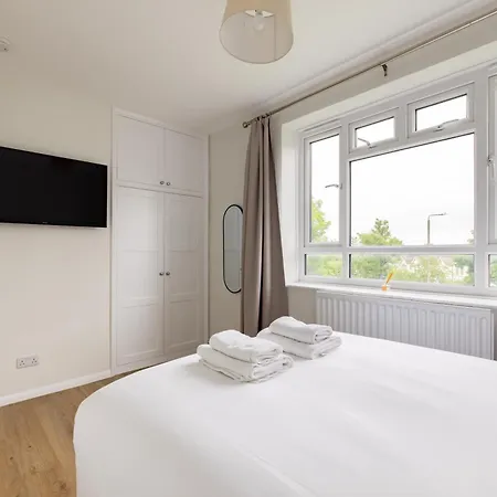 Apartamento Penthousestays Wimbledon - Chic 2 Bedroom King Bed With Balcony - 2 Mins From Wimbledon Tennis Club And Museum - Aeltc *