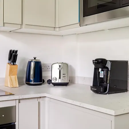 Penthousestays Wimbledon - Chic 2 Bedroom King Bed With Balcony - 2 Mins From Wimbledon Tennis Club And Museum - Aeltc * London
