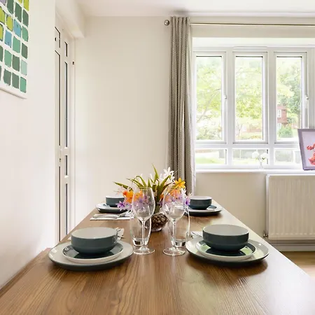 Penthousestays Wimbledon - Chic 2 Bedroom King Bed With Balcony - 2 Mins From Wimbledon Tennis Club And Museum - Aeltc