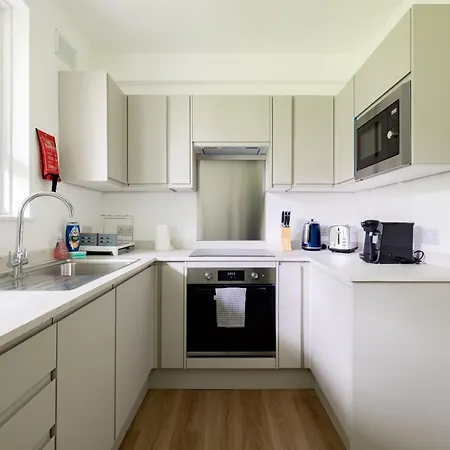 Penthousestays Wimbledon - Chic 2 Bedroom King Bed With Balcony - 2 Mins From Wimbledon Tennis Club And Museum - Aeltc London
