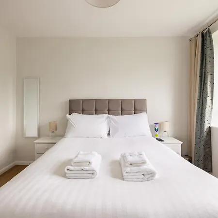 Penthousestays Wimbledon - Chic 2 Bedroom King Bed With Balcony - 2 Mins From Wimbledon Tennis Club And Museum - Aeltc Apartment *