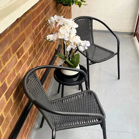 Penthousestays Wimbledon - Chic 2 Bedroom King Bed With Balcony - 2 Mins From Wimbledon Tennis Club And Museum - Aeltc Apartment *