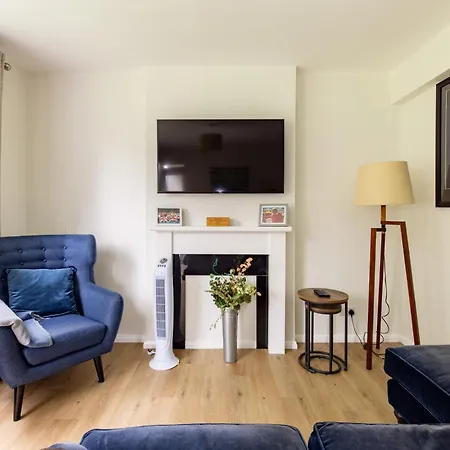 Penthousestays Wimbledon - Chic 2 Bedroom King Bed With Balcony - 2 Mins From Wimbledon Tennis Club And Museum - Aeltc Apartment