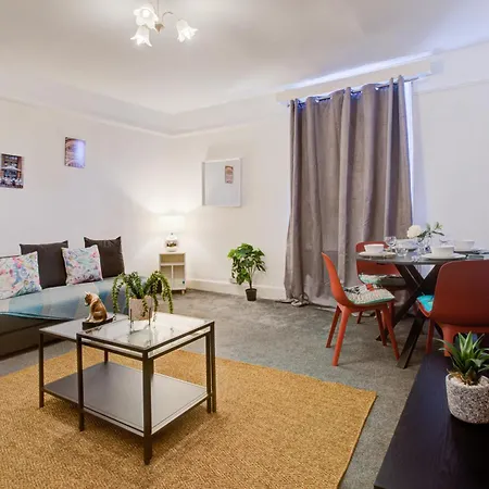 2 Bedroom And Living Edgware Road, Central *