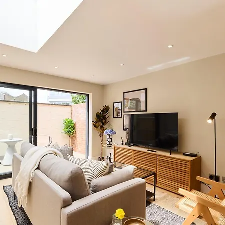 The Brixton Hill Place - Exquisite 2bdr Flat With Terrace Apartment