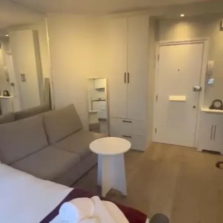 Charming Studio Apartment *