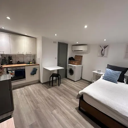 Cosy, Self-contained Apartment *