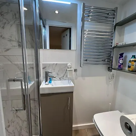 Cosy, Self-contained Apartment Thornton Heath