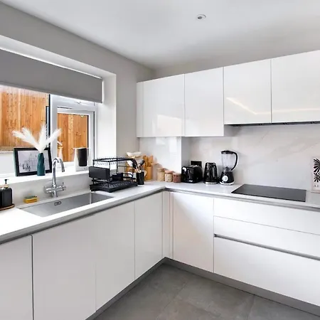 Charming Garden Retreat 3bdr With Hot Tub And Sauna * East Barnet