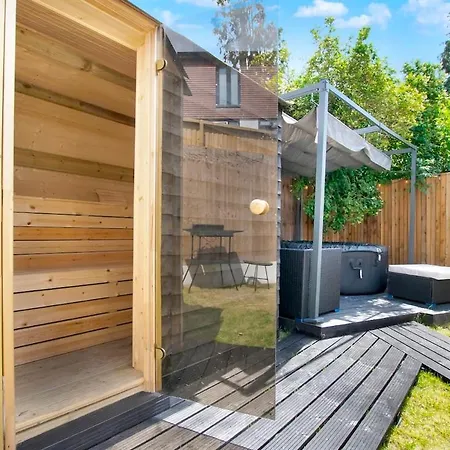Charming Garden Retreat 3bdr With Hot Tub And Sauna * East Barnet