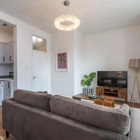 London Cozy Serviced Selhurst Apartment