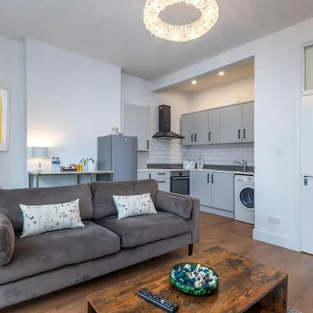 London Cozy Serviced Selhurst Apartment *