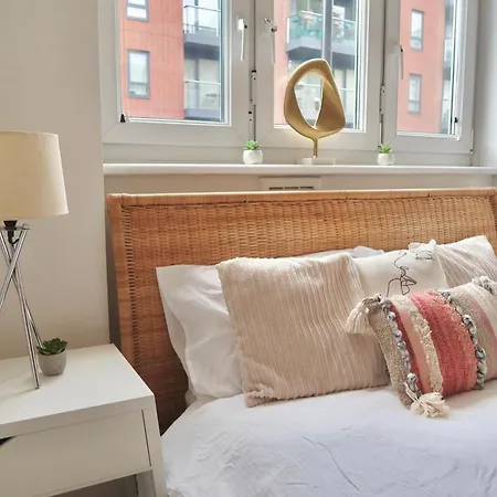 Chic 4-bed In Trendy Clerkenwell W Balcony And Walking Distance To Tube *