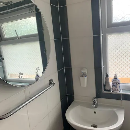 Homestay Large Double Ovo Wembley Stadium London