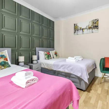The Roundway Styles & Cosy Private In Apartman *