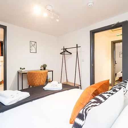 Spacious 6 Ensuite Bedroom House In Londres