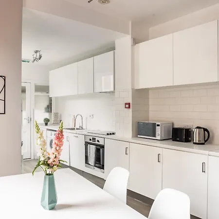 Spacious 6 Ensuite Bedroom House In Сasa de vacaciones Londres