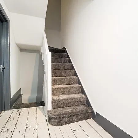 Сasa de vacaciones Spacious 6 Ensuite Bedroom House In Londres