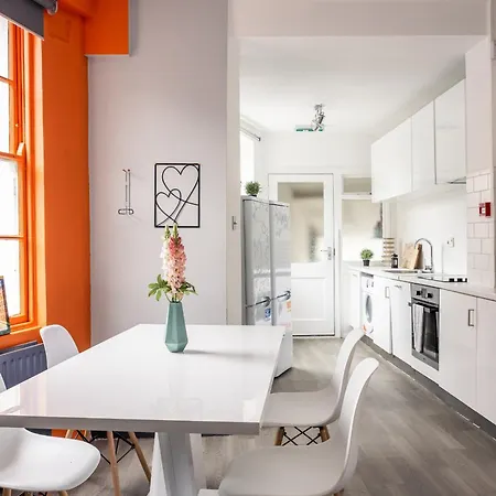 Spacious 6 Ensuite Bedroom House In * Londres