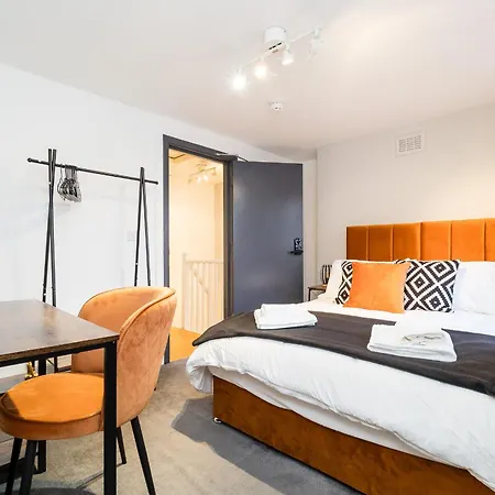 Сasa de vacaciones Spacious 6 Ensuite Bedroom House In