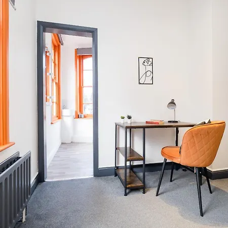 Spacious 6 Ensuite Bedroom House In Сasa de vacaciones Londres