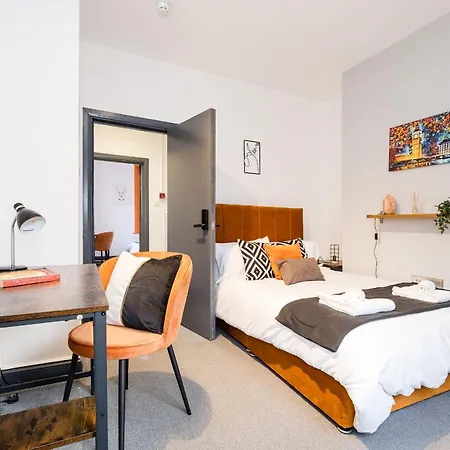 Spacious 6 Ensuite Bedroom House In Сasa de vacaciones