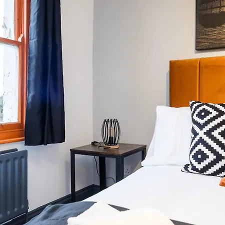 Spacious 6 Ensuite Bedroom House In Londres