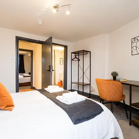 Spacious 6 Ensuite Bedroom House In Сasa de vacaciones