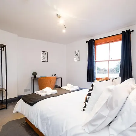 Spacious 6 Ensuite Bedroom House In Сasa de vacaciones *