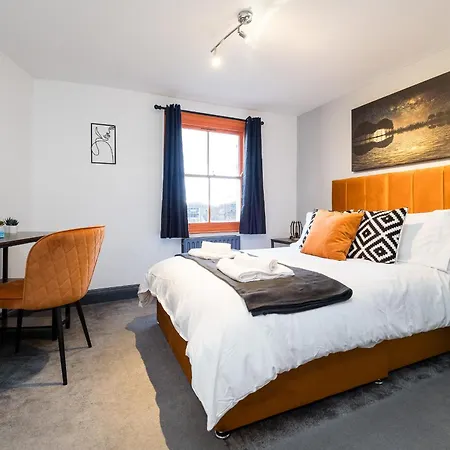 Spacious 6 Ensuite Bedroom House In London