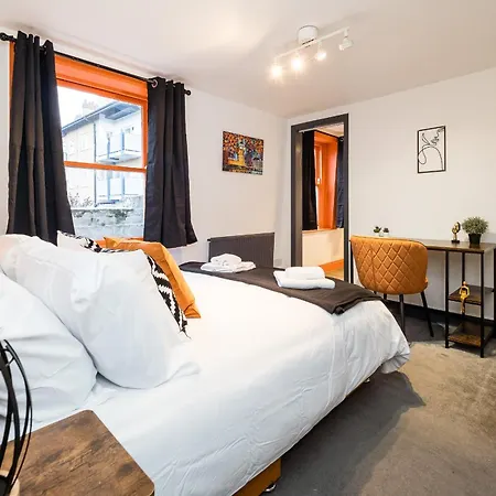 Spacious 6 Ensuite Bedroom House In Сasa de vacaciones